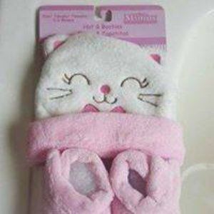 Newborn baby girl Bootie and Hat set